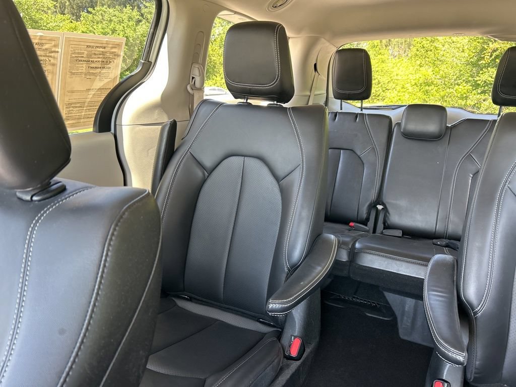 Used 2024 Chrysler Pacifica Limited FWD image 12