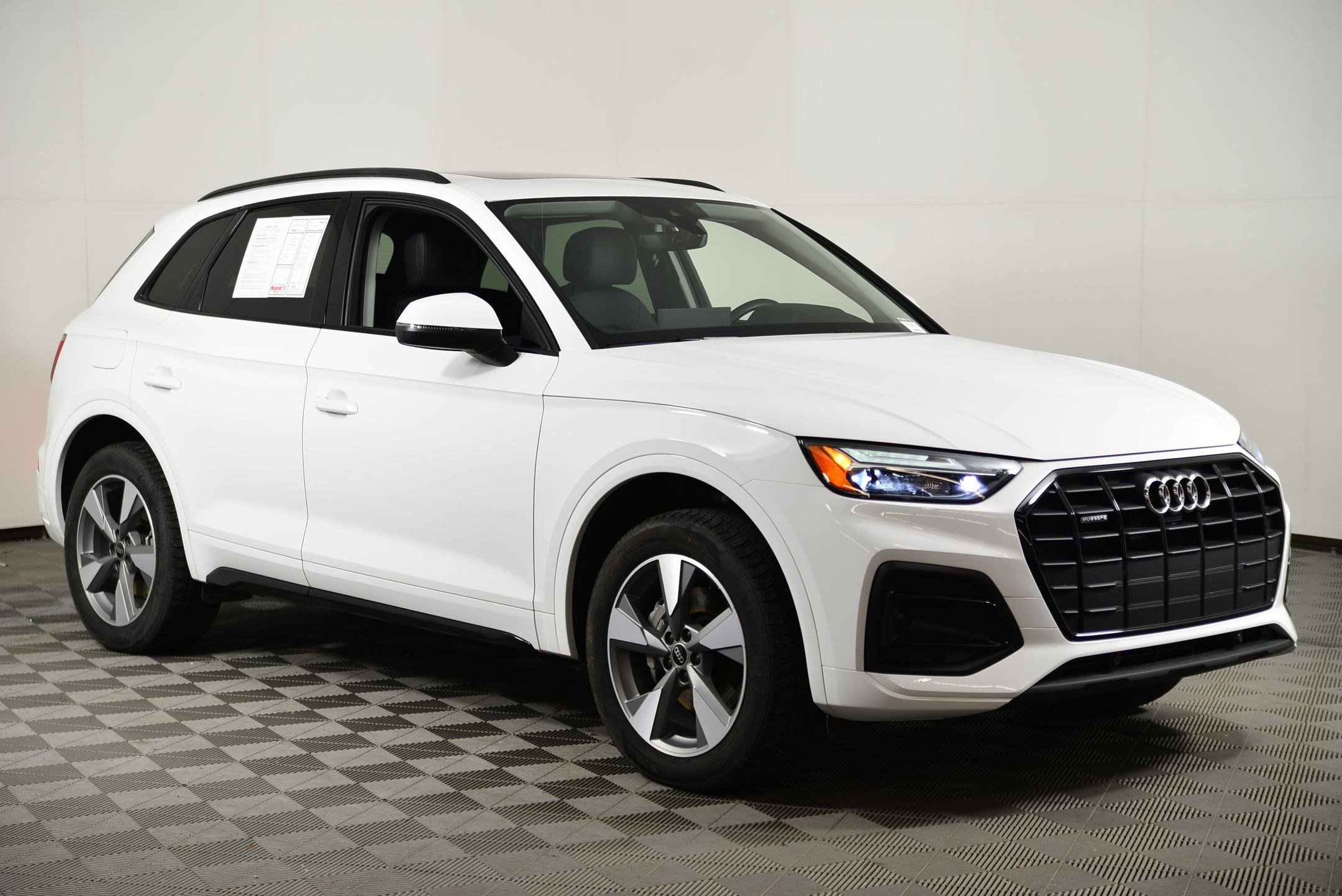 Certified 2025 Audi Q5 2.0T Premium w/ Convenience Plus Package image 6