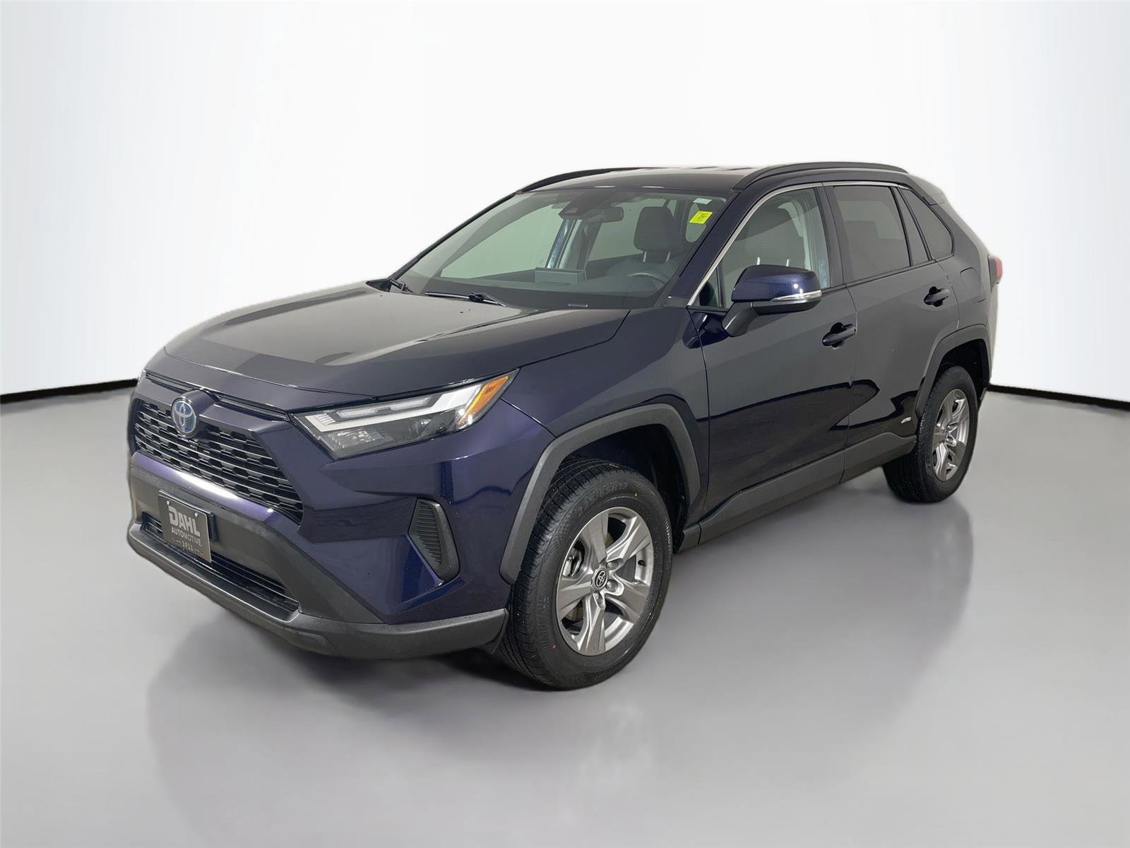 Used 2024 Toyota RAV4 XLE AWD/4WD image 4