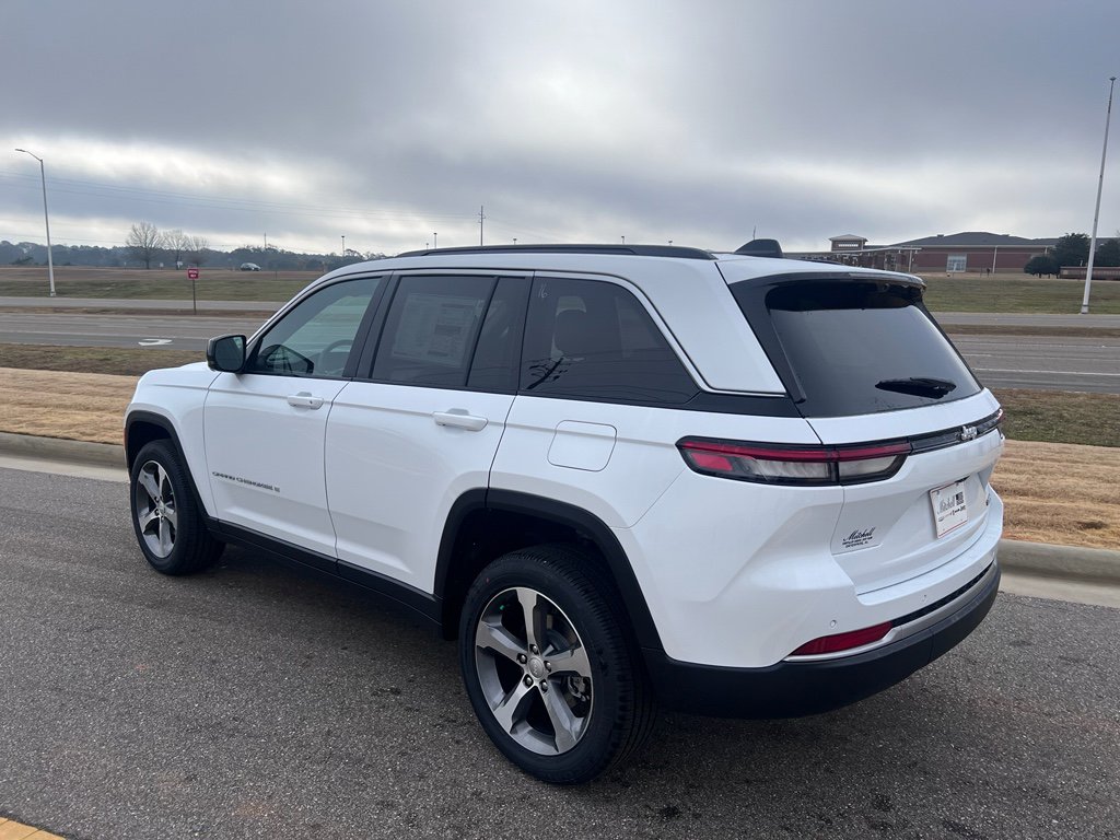 New 2026 Jeep Grand Cherokee Limited w/ Luxury Tech Group II RWD image 4