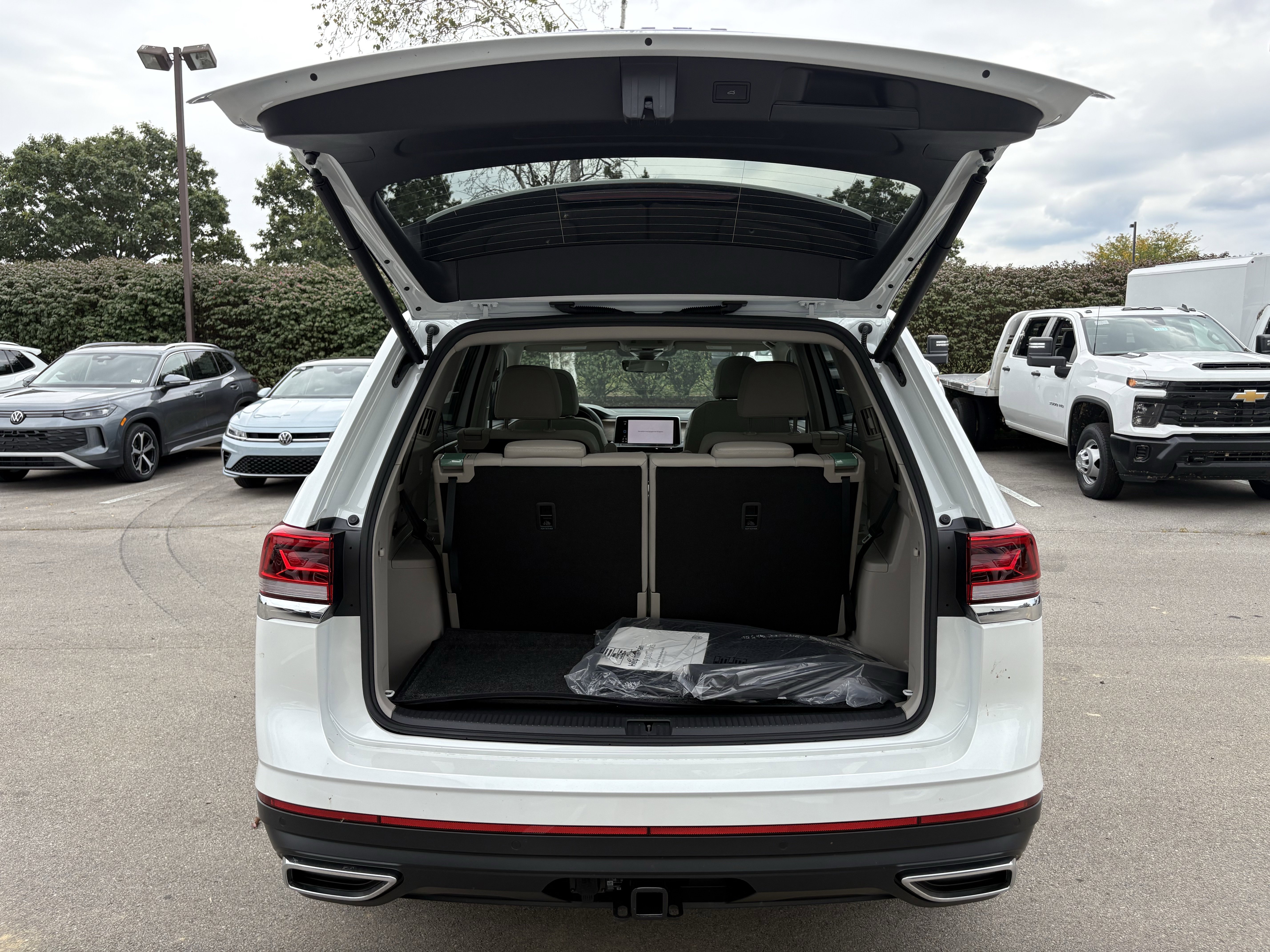 New 2026 Volkswagen Atlas SE image 30