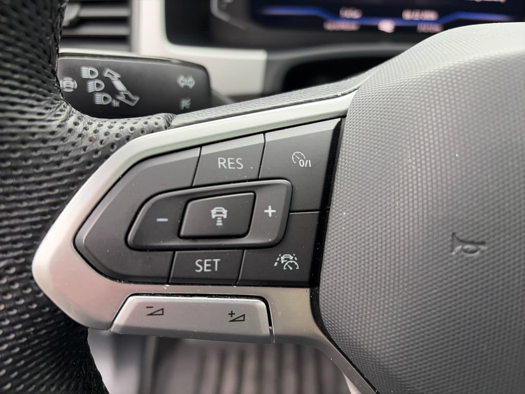 Used 2023 Volkswagen Atlas Cross Sport SEL R-Line AWD/4WD image 29