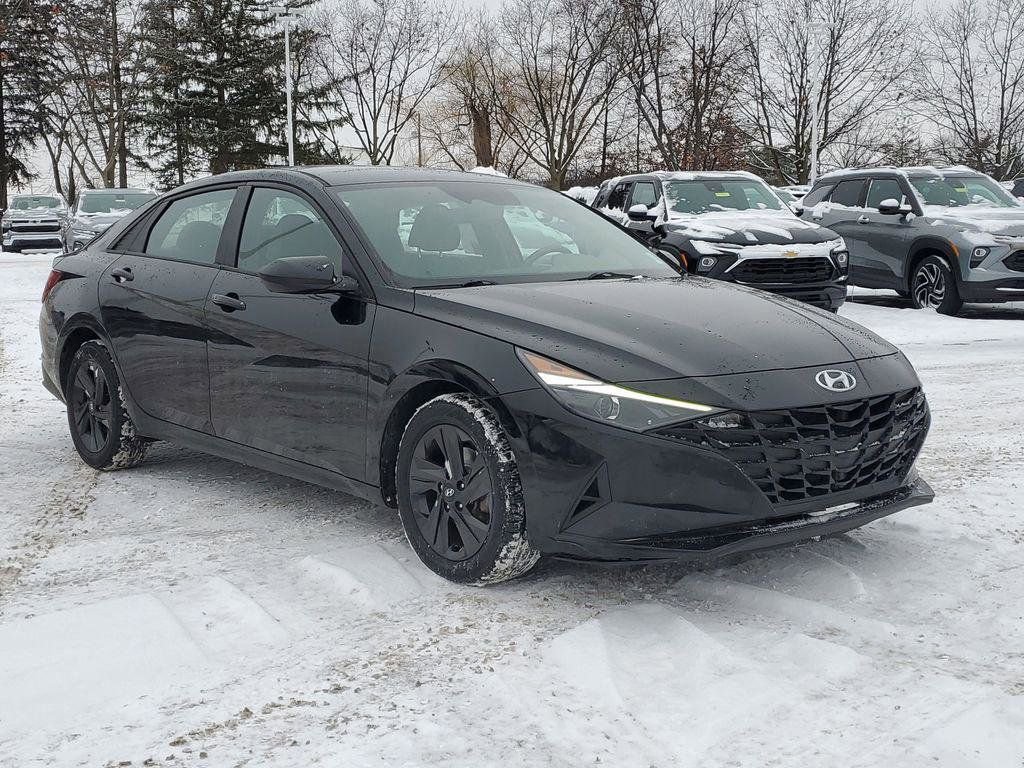 Used 2022 Hyundai Elantra Blue image 2