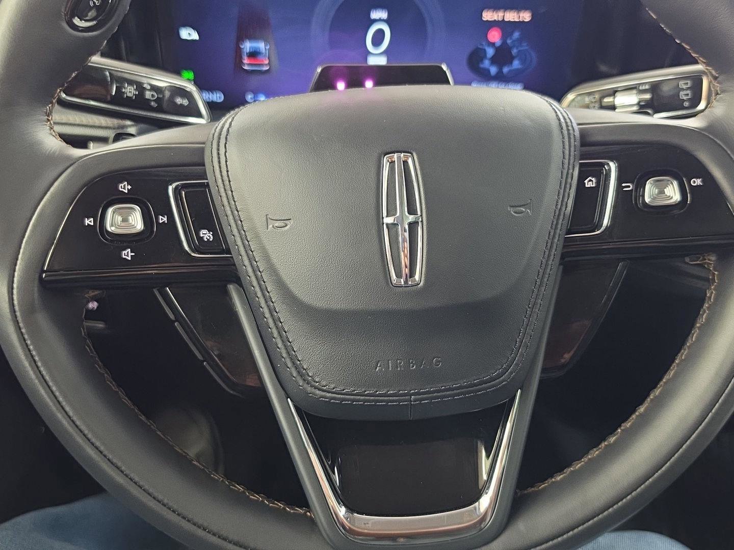 Used 2025 Lincoln Aviator AWD w/ Jet Appearance Package image 9