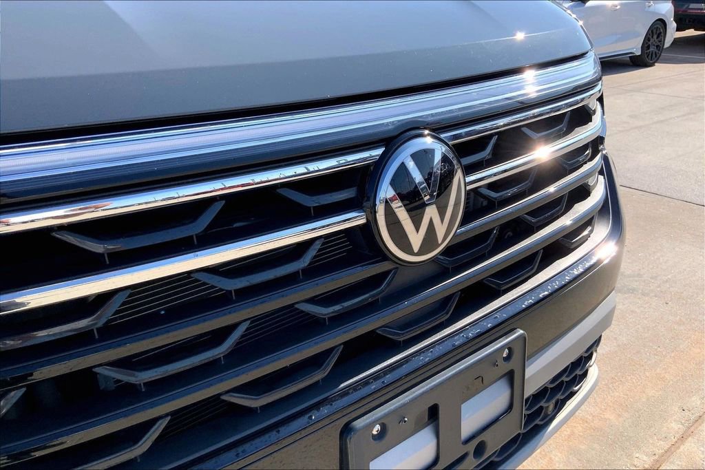 Certified 2025 Volkswagen Atlas Peak Edition SE AWD/4WD image 27