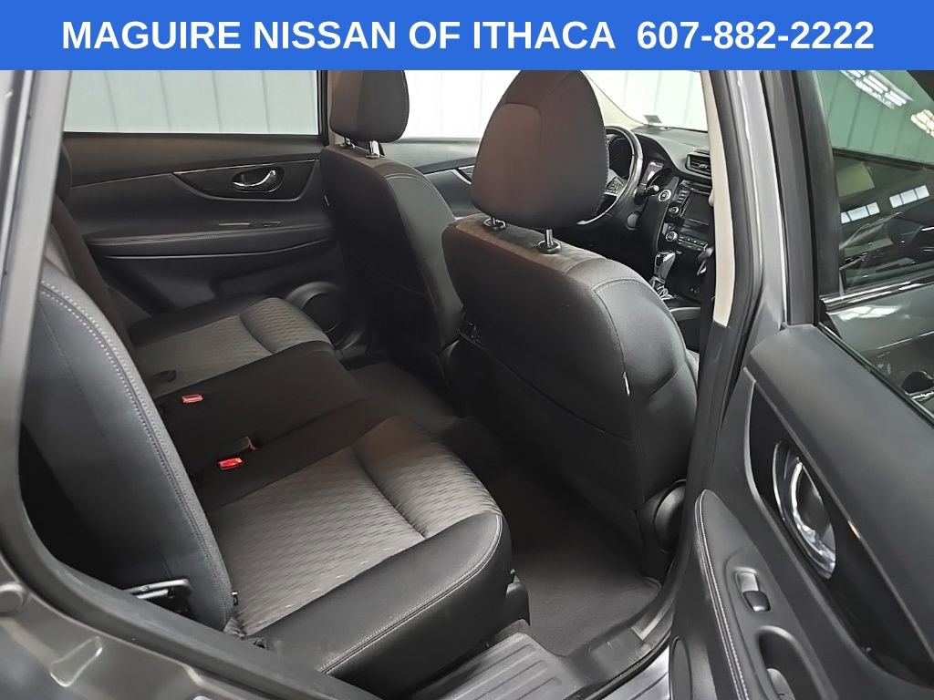 Used 2018 Nissan Rogue SV w/ Sun & Sound Touring Package image 18