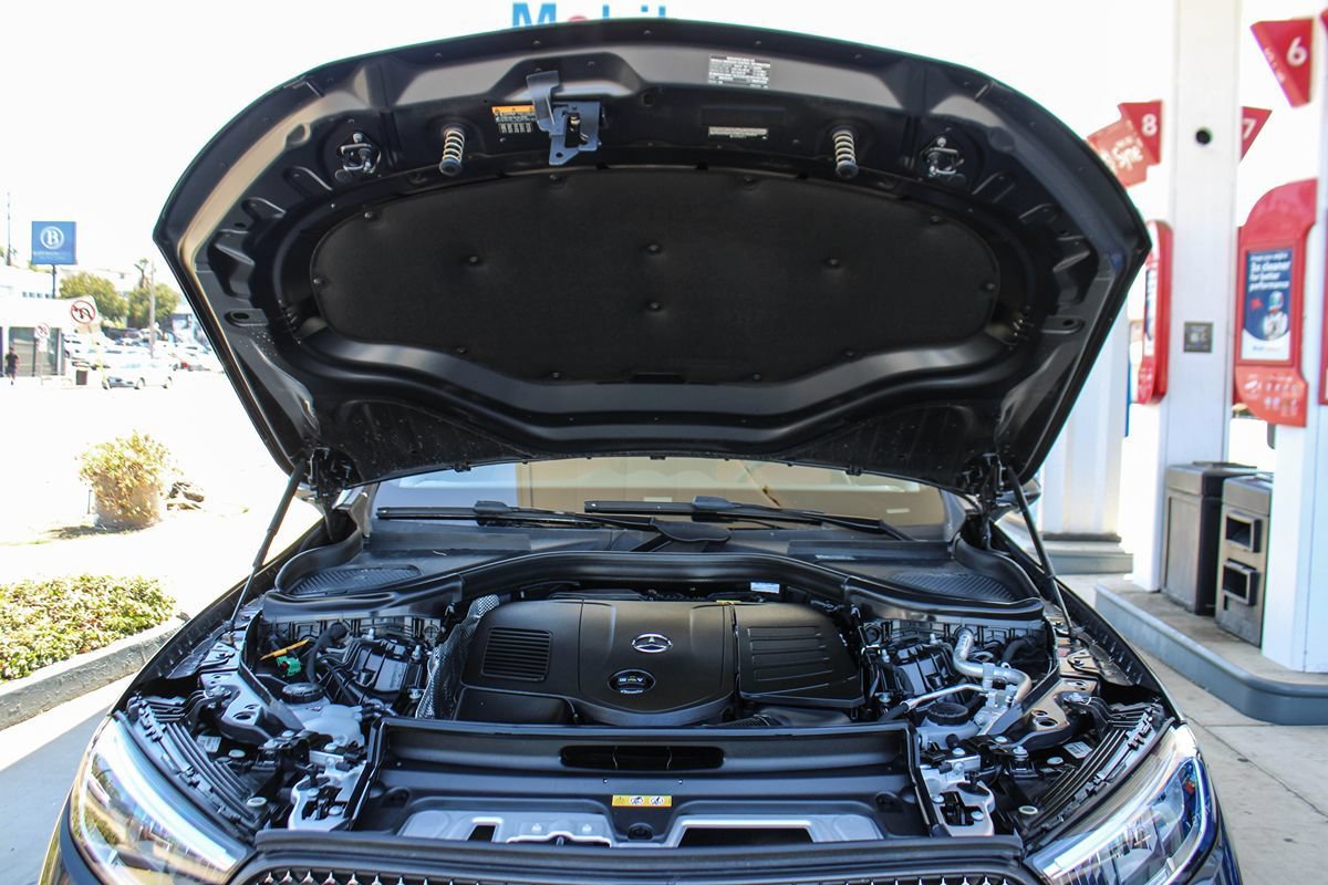 Used 2025 Mercedes-Benz GLC 350e 4MATIC image 38
