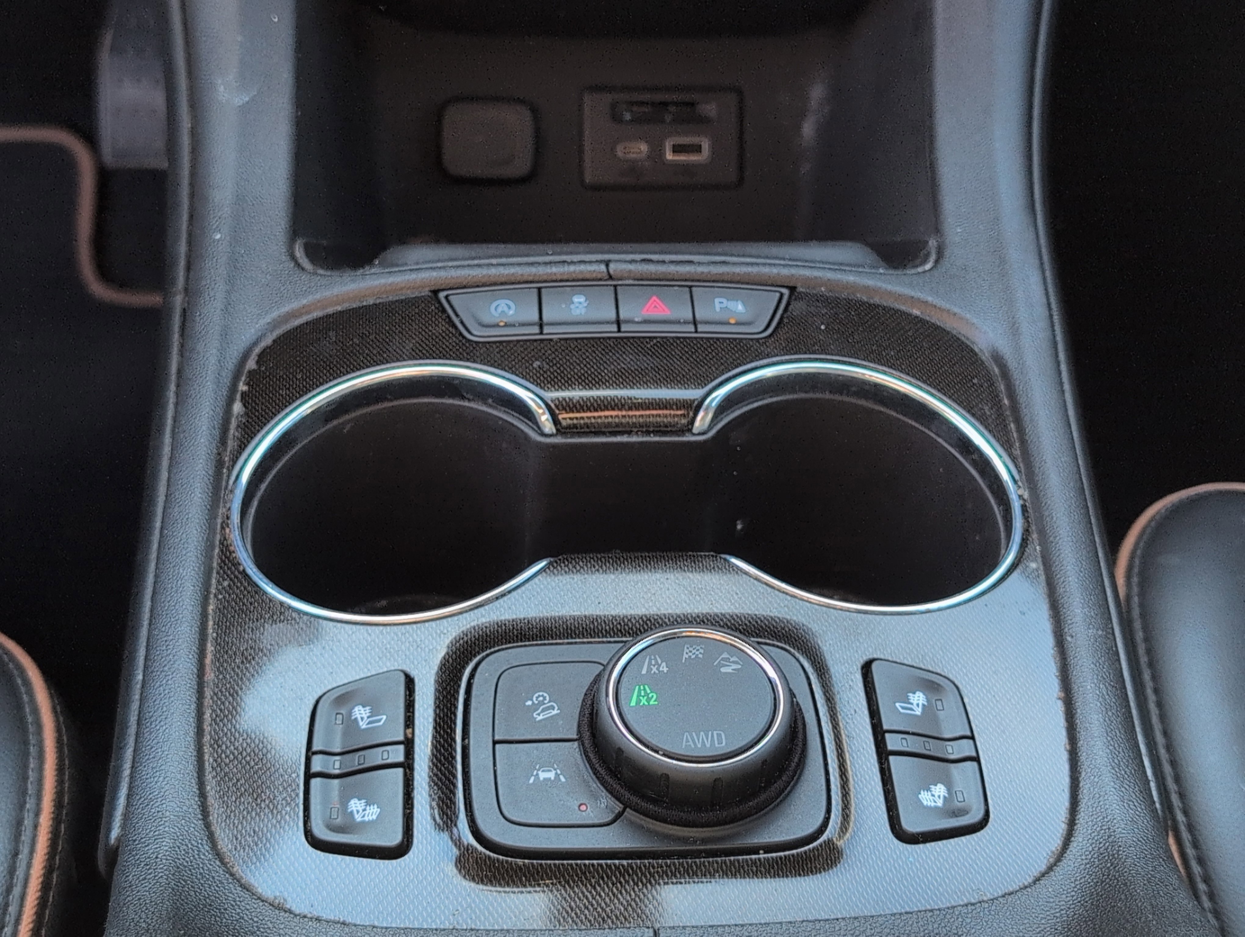 Used 2022 GMC Acadia AT4 image 16