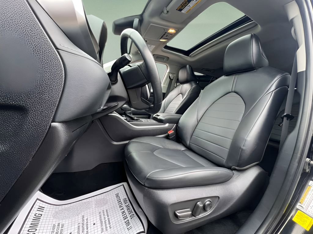 Used 2025 Toyota Highlander XLE image 27