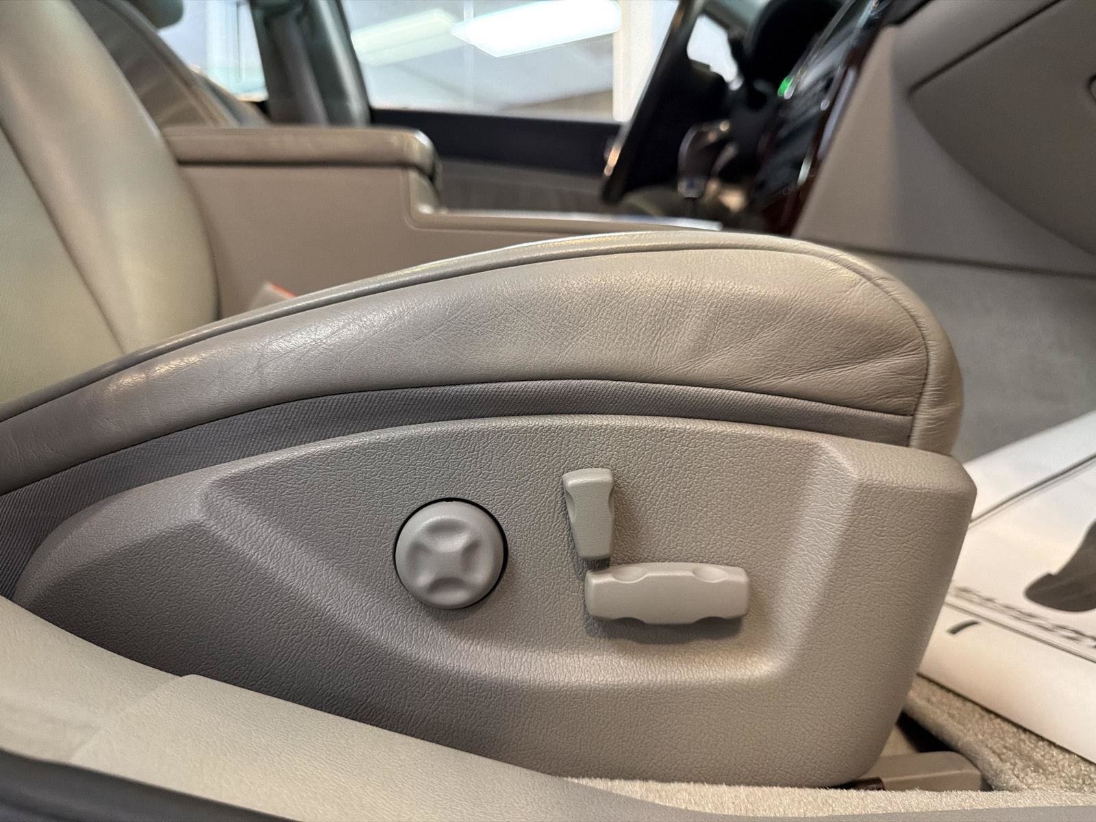 Used 2005 Cadillac STS V8 w/ Preferred Equipment Group AWD/4WD image 33