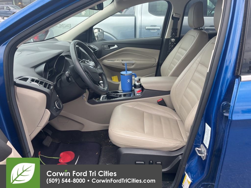Used 2019 Ford Escape Titanium image 2