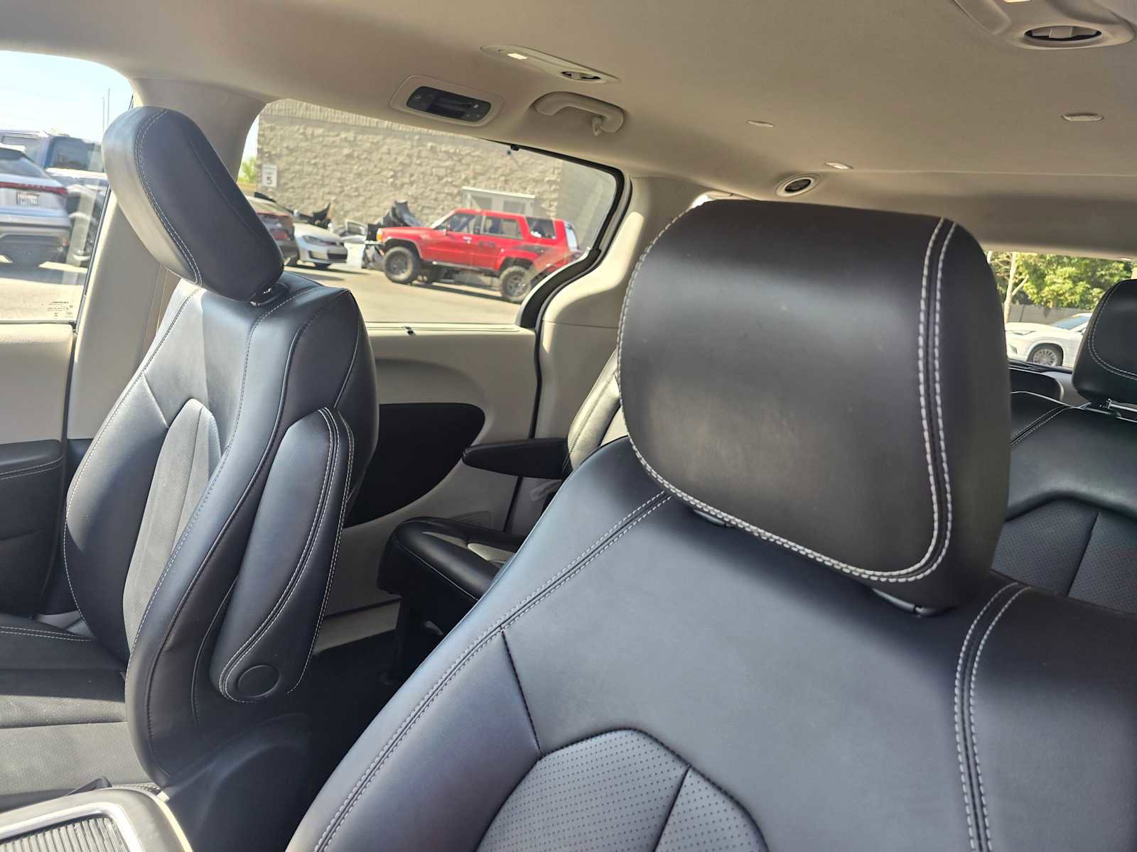 Used 2024 Chrysler Pacifica Touring-L image 24