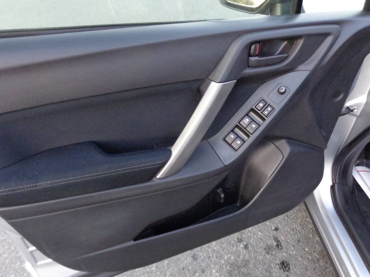 Used 2015 Subaru Forester 2.5i Premium w/ All-Weather Package image 22