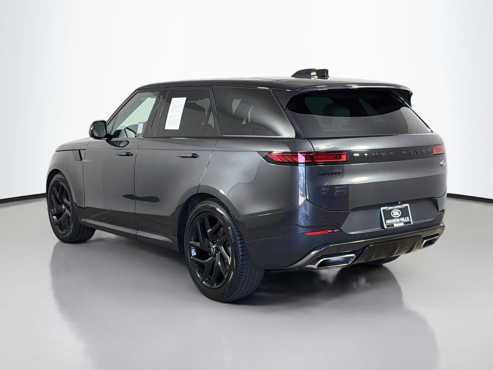 Used 2023 Land Rover Range Rover Sport SE AWD/4WD image 3