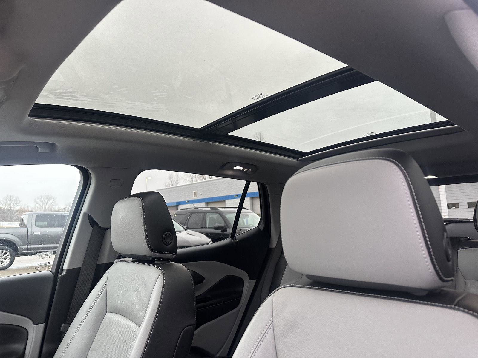 Used 2022 GMC Terrain SLT w/ Infotainment Package II image 43