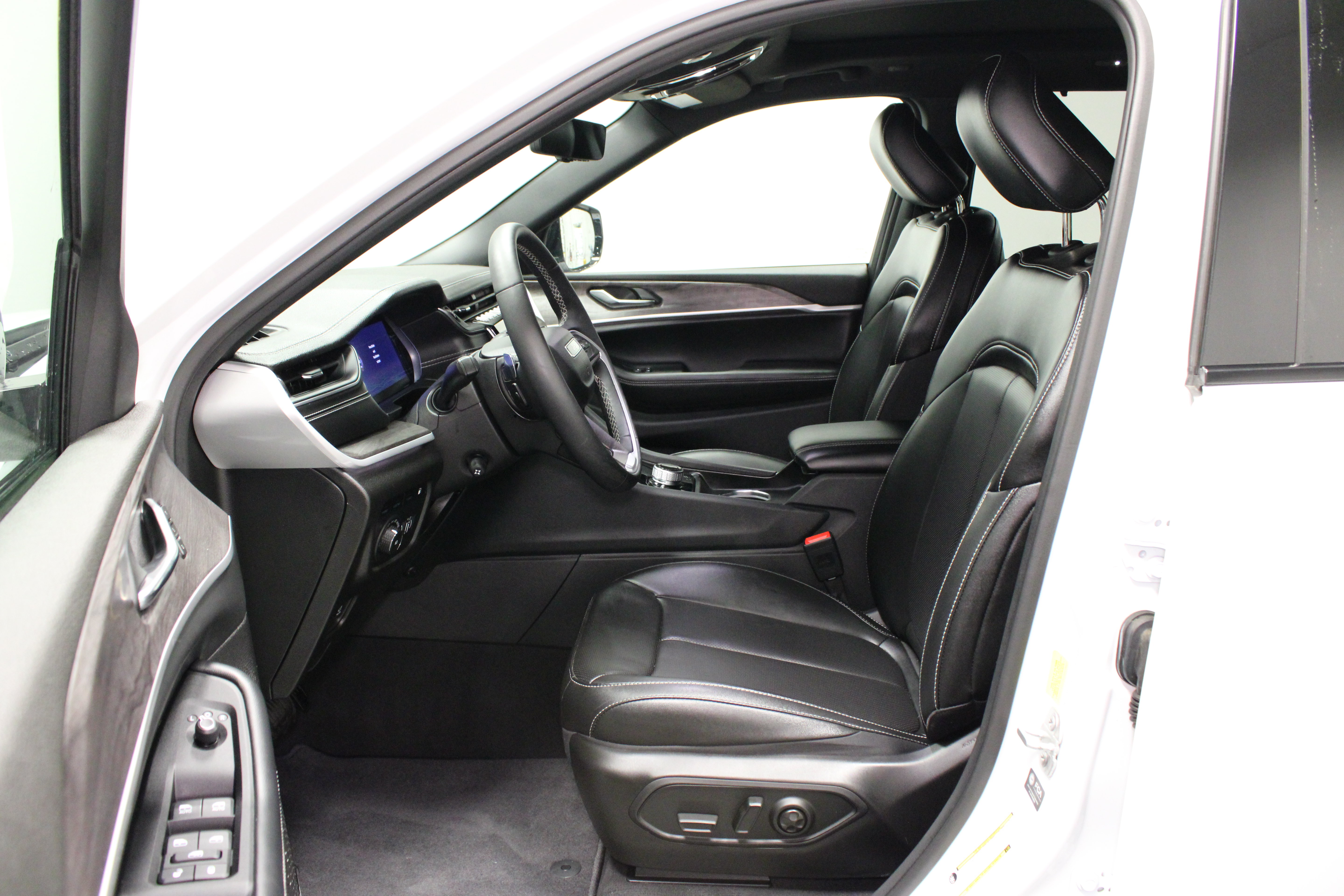 Used 2024 Jeep Grand Cherokee Limited 4xe AWD/4WD image 18
