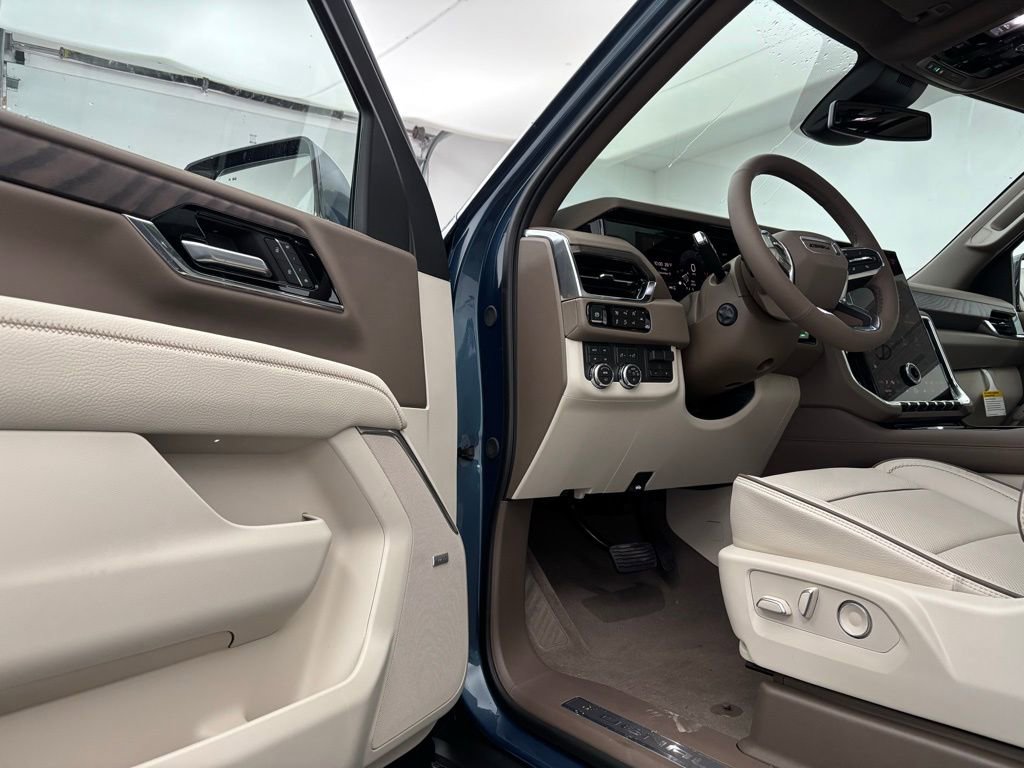 New 2026 GMC Yukon Denali w/ Sun & Power Step Package image 18