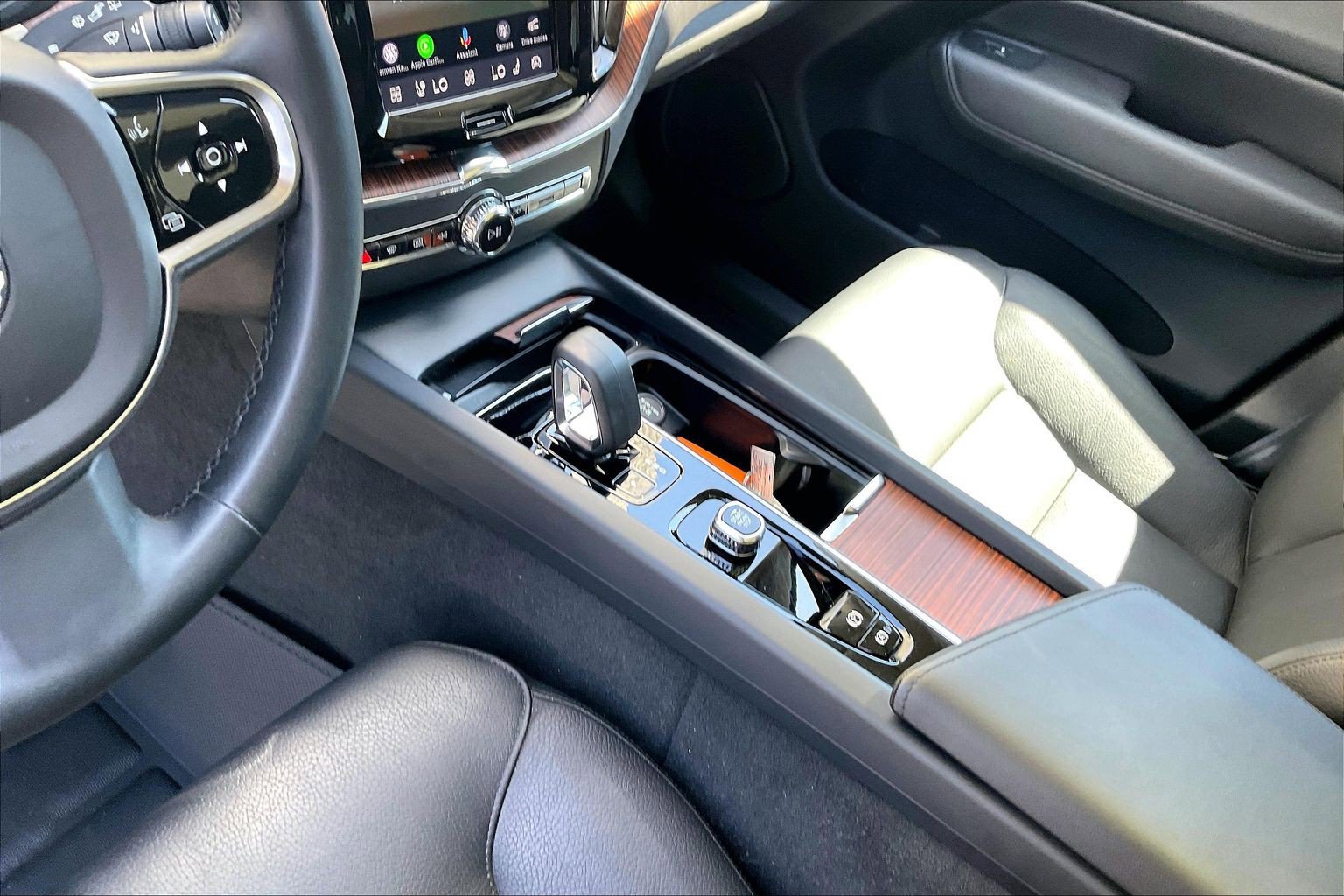 Used 2024 Volvo XC60 B5 Plus w/ Protection Package Premier AWD/4WD image 17