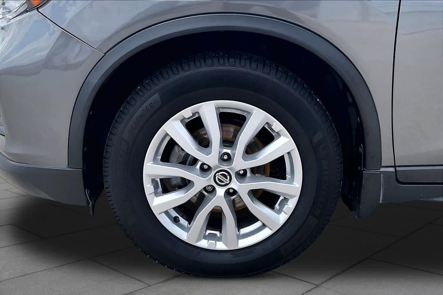 Used 2019 Nissan Rogue SV FWD image 11