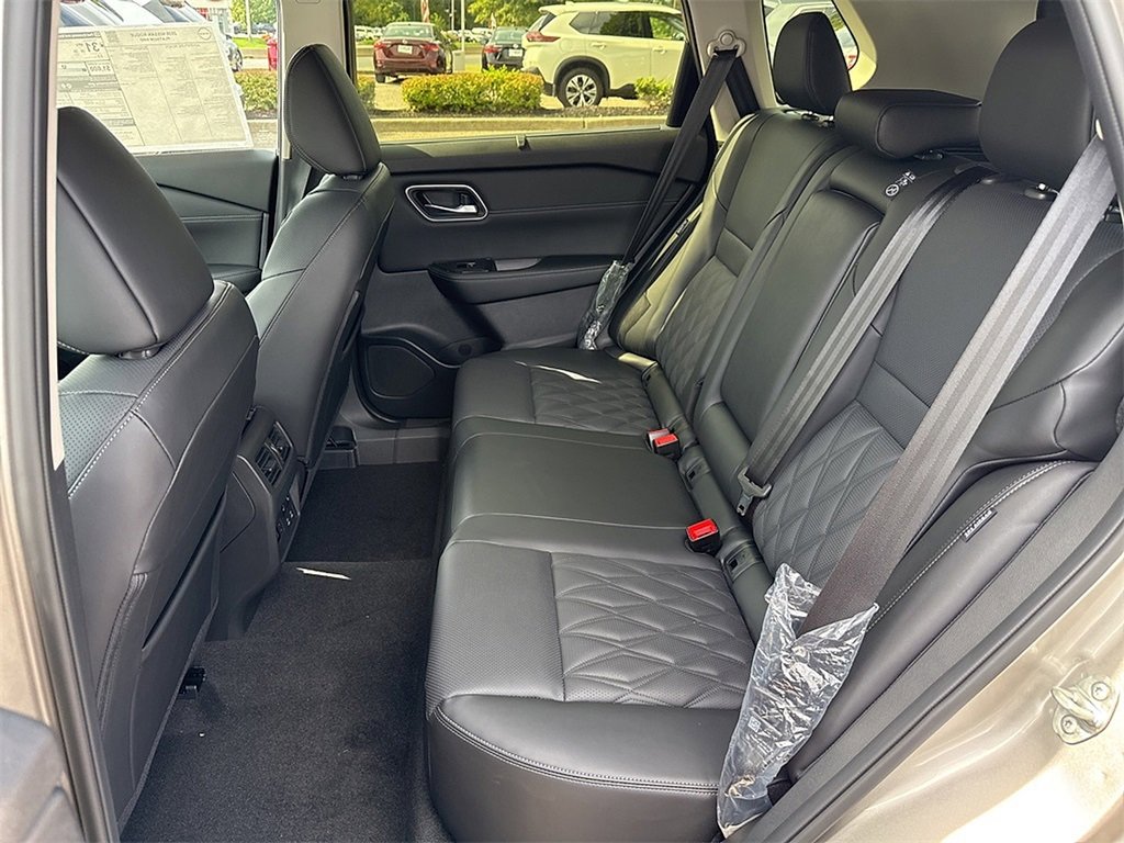 New 2026 Nissan Rogue Platinum image 12