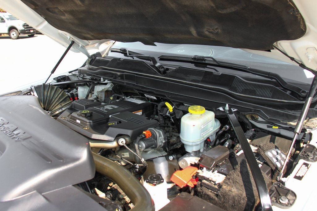 Used 2021 RAM 5500 Tradesman w/ Chrome Appearance Group image 13