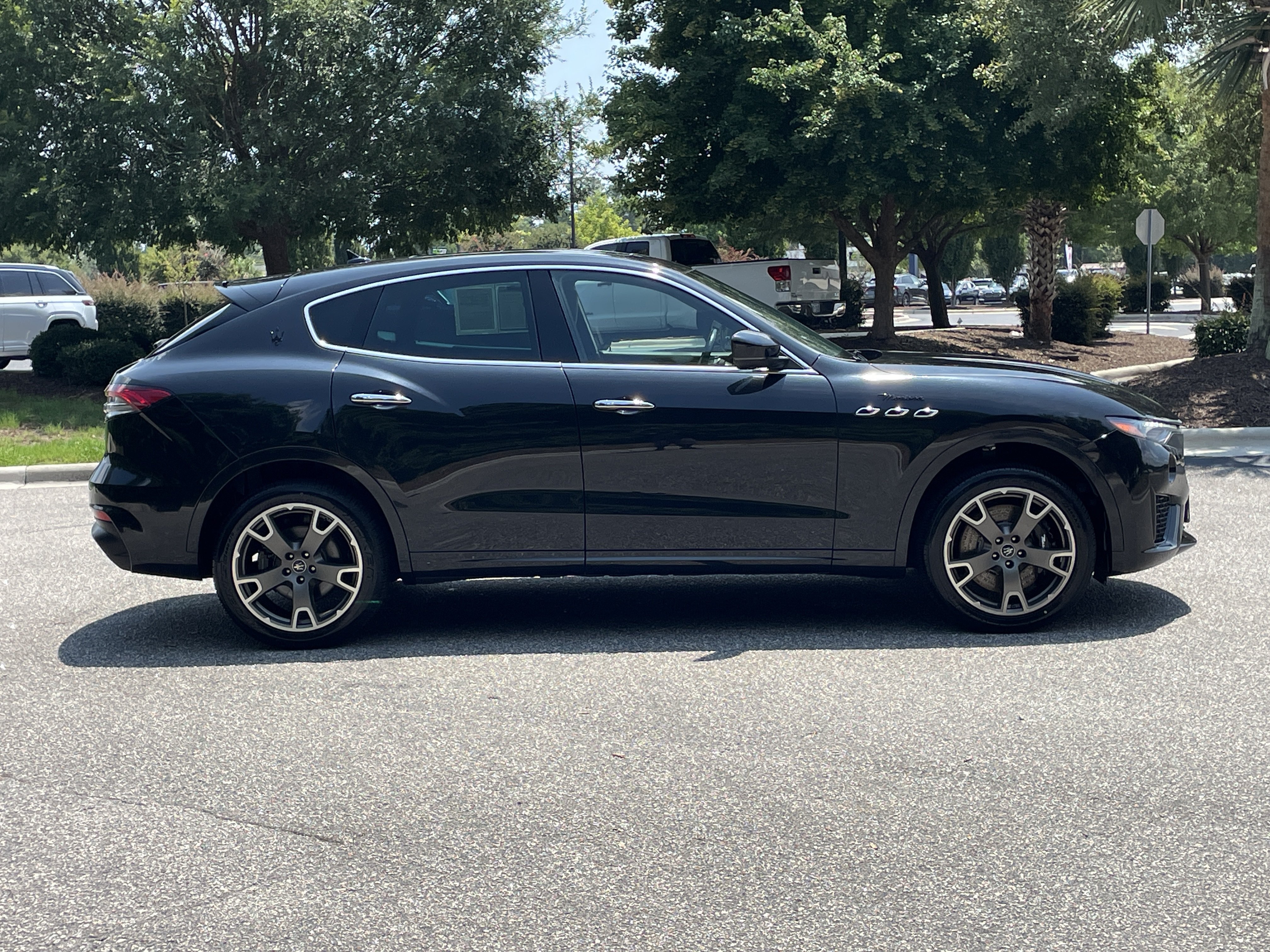 Used 2023 Maserati Levante Modena AWD/4WD image 10