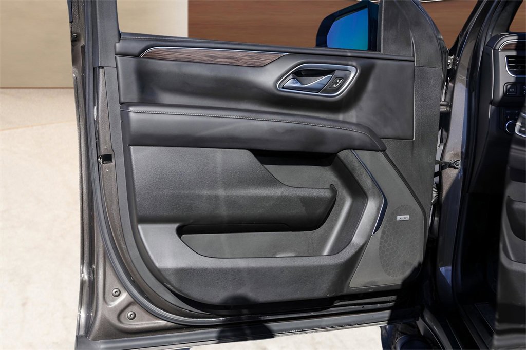 Used 2021 Chevrolet Suburban Z71 image 24