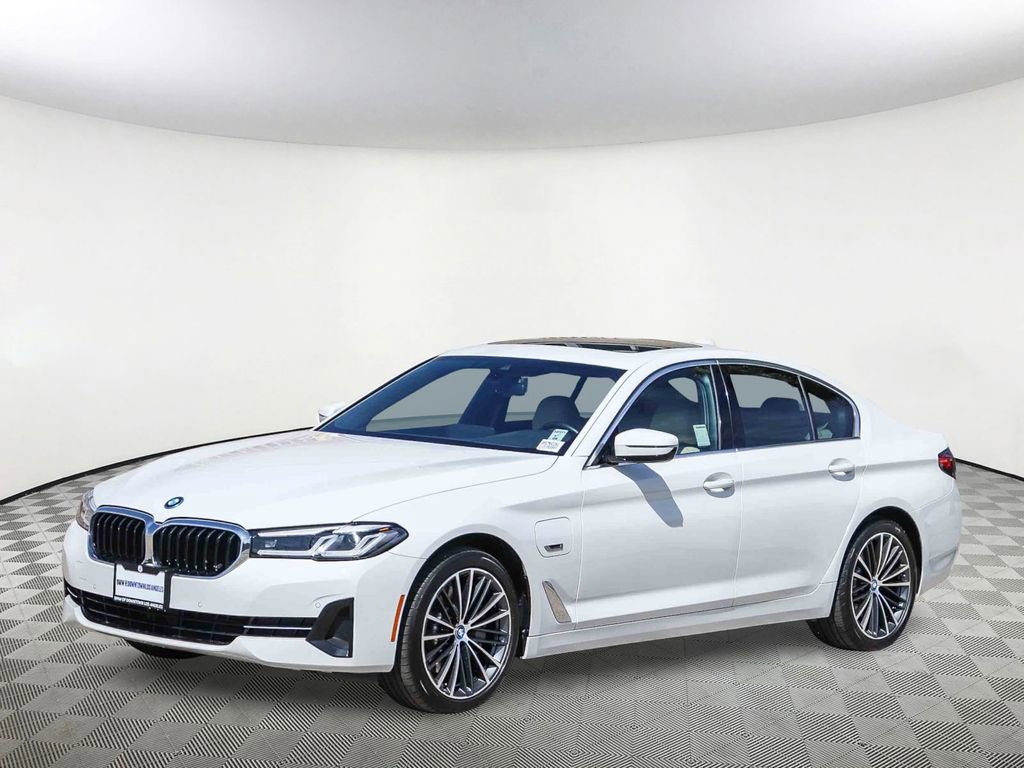 Used 2023 BMW 530e w/ Convenience Package image 3