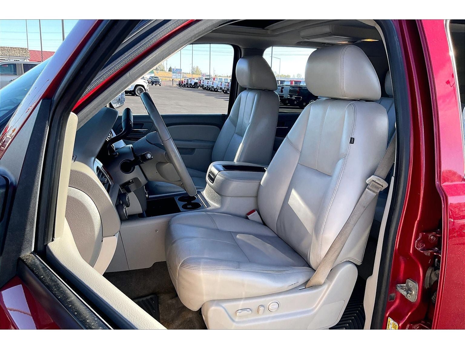 Used 2014 Chevrolet Tahoe LT w/ Luxury Package AWD/4WD image 26