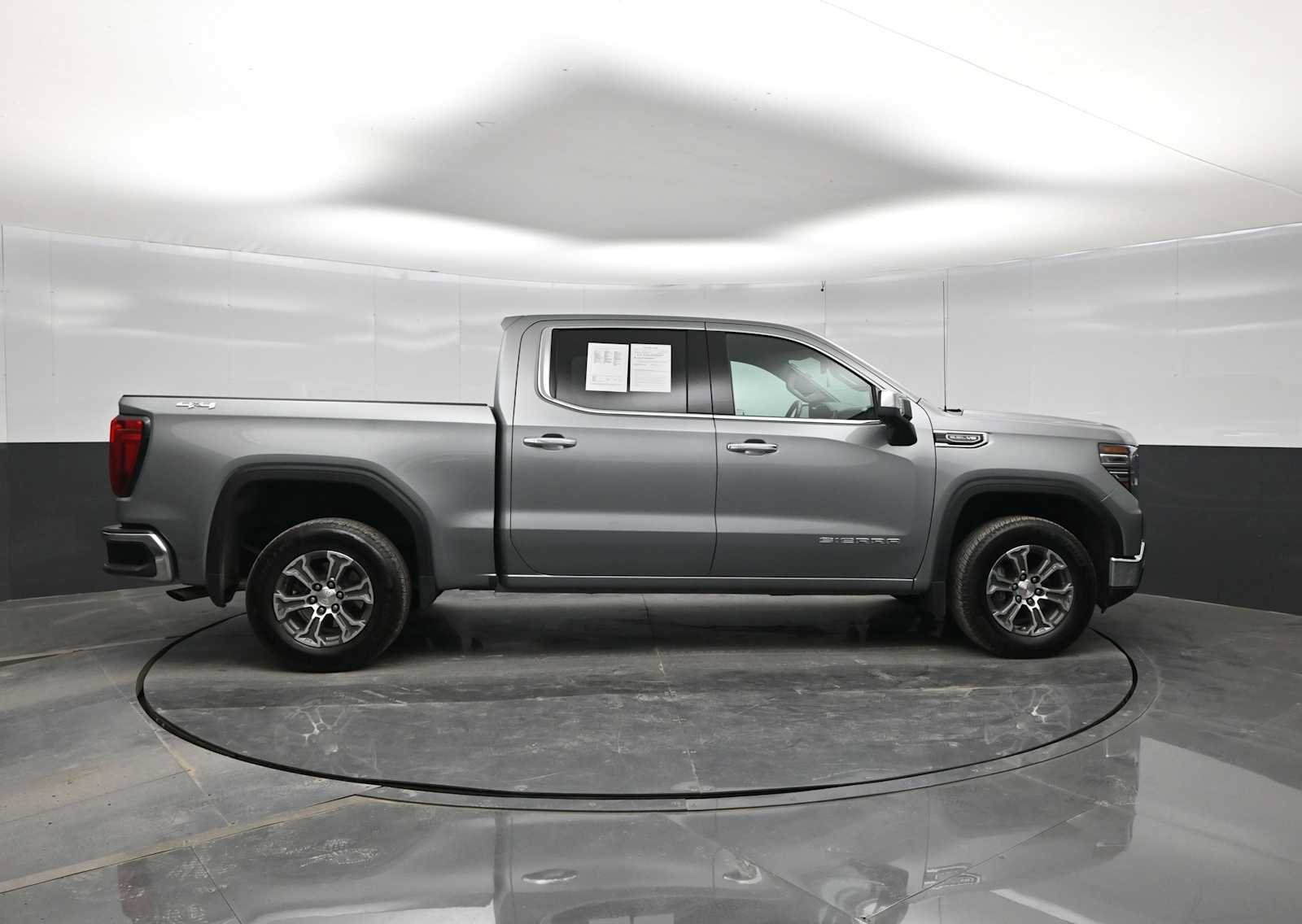 Used 2026 GMC Sierra 1500 SLT AWD/4WD image 9