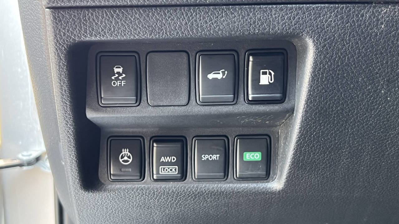 Used 2018 Nissan Rogue SV w/ Premium Package image 18