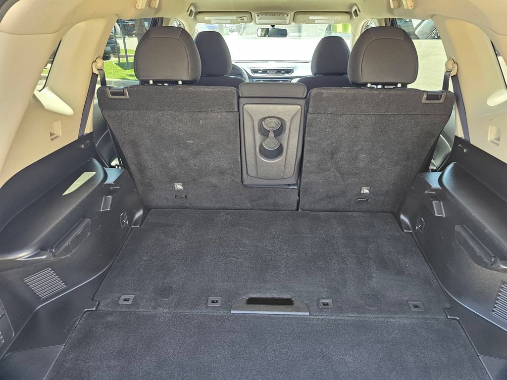 Used 2017 Nissan Rogue SV w/ SV Premium Package FWD image 19