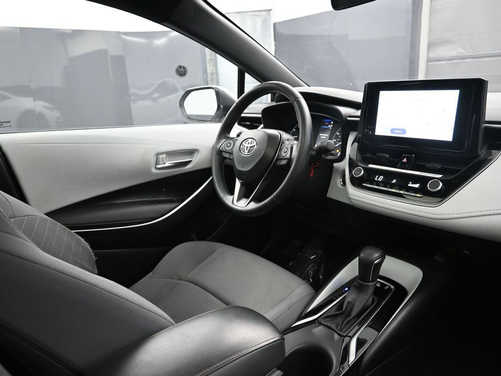 Used 2024 Toyota Corolla SE w/ SE Premium Package FWD image 16