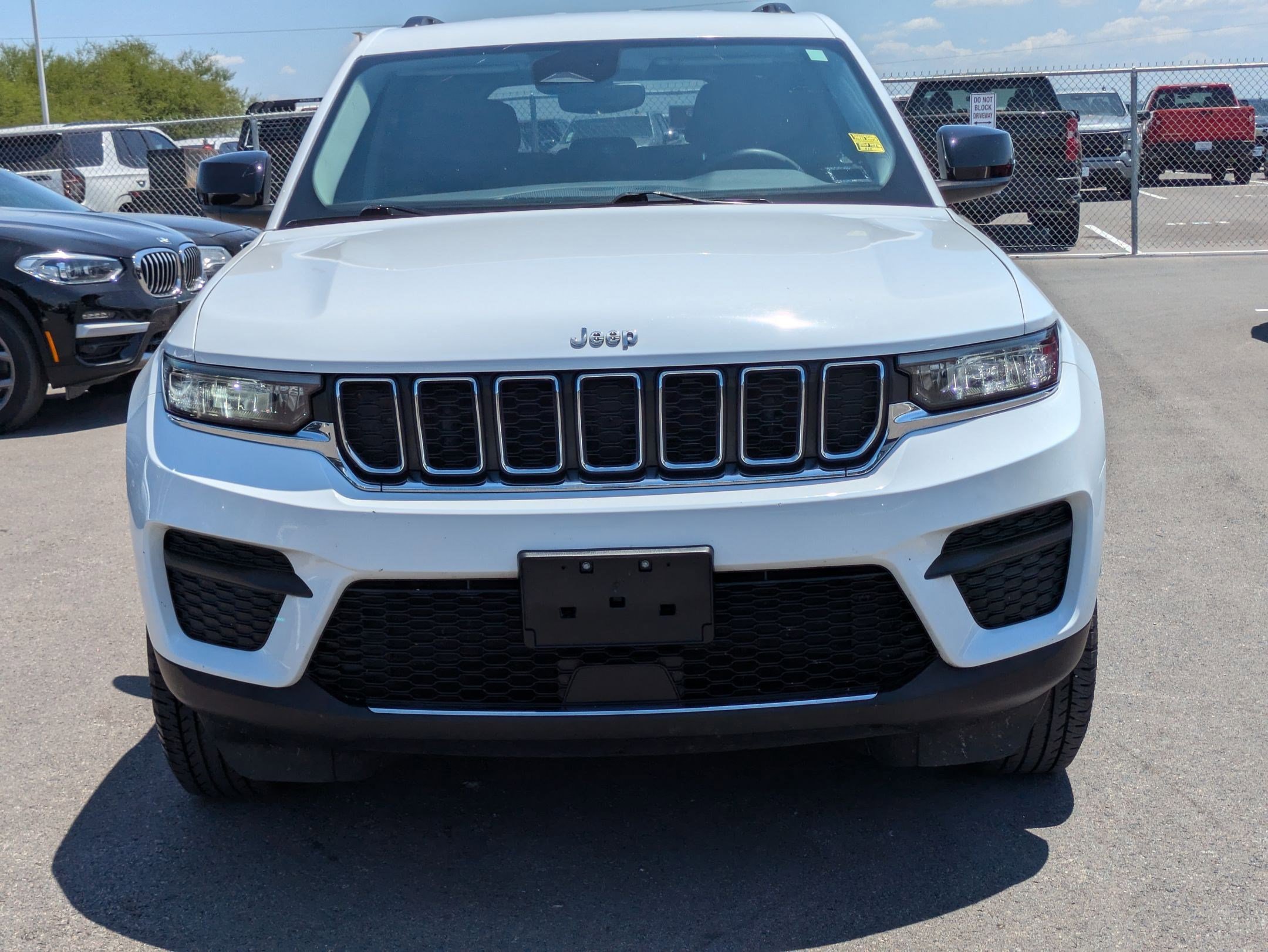 Used 2023 Jeep Grand Cherokee Laredo image 8