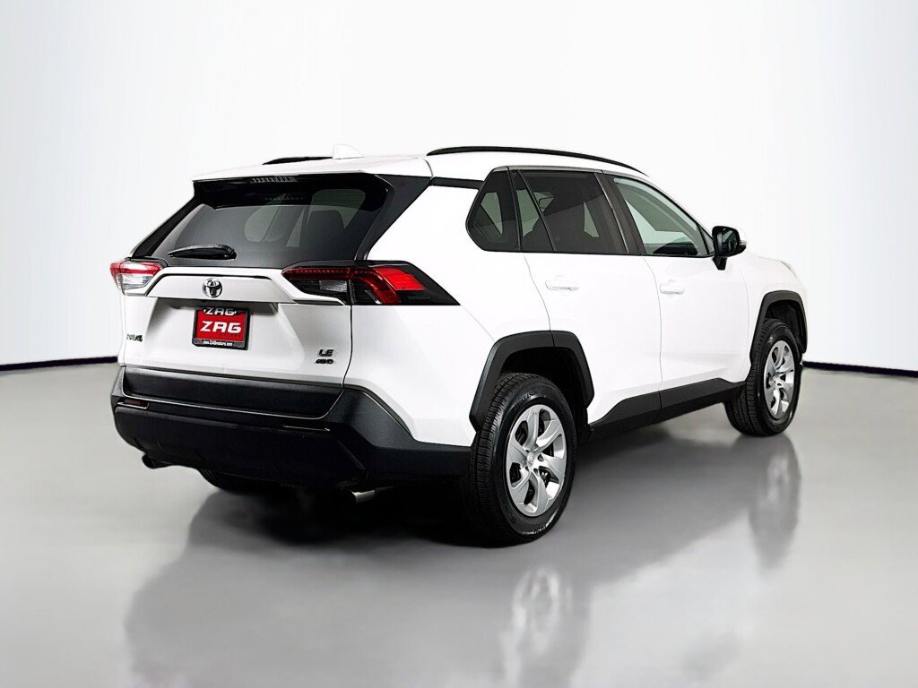 Used 2021 Toyota RAV4 LE image 5