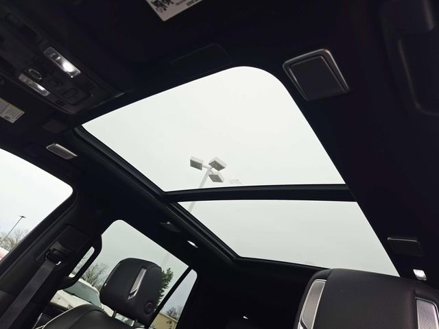 Used 2024 Cadillac Escalade Premium Luxury w/ Performance Package image 6
