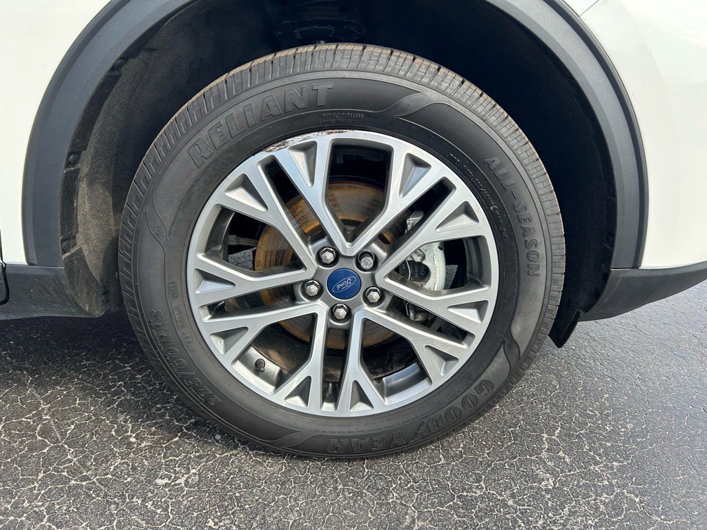 Used 2022 Ford Escape SEL image 2