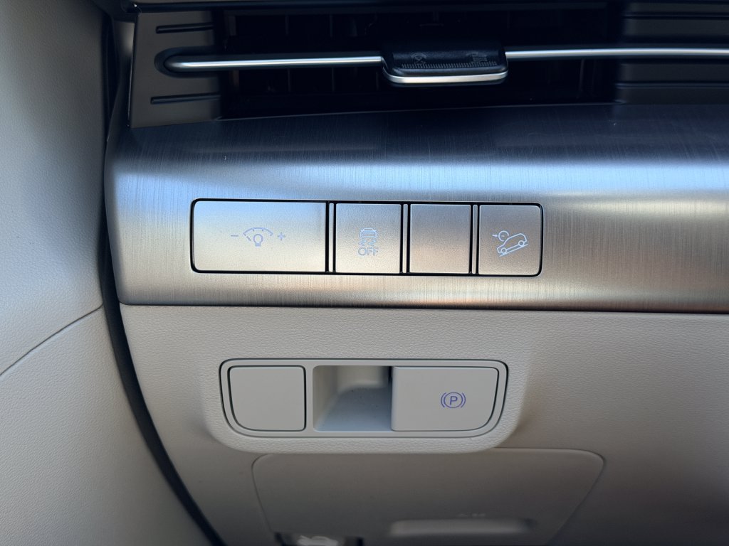Certified 2025 Hyundai Kona SEL FWD image 26