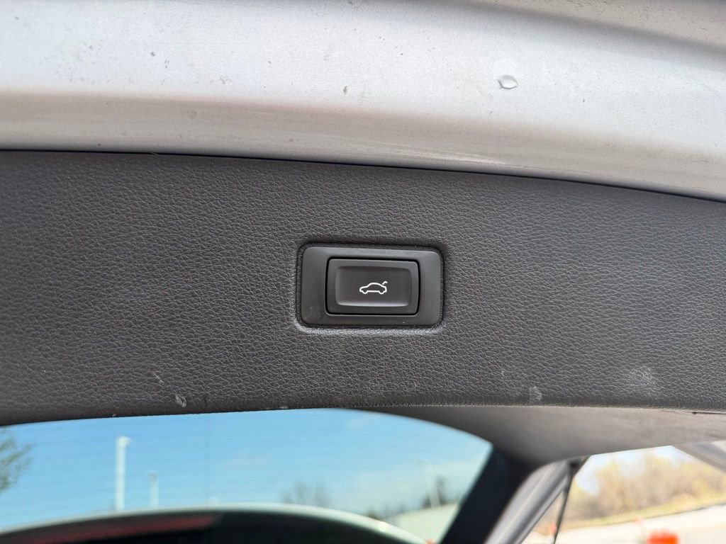 Used 2017 Audi Q7 3.0T Premium w/ Towing Package image 4