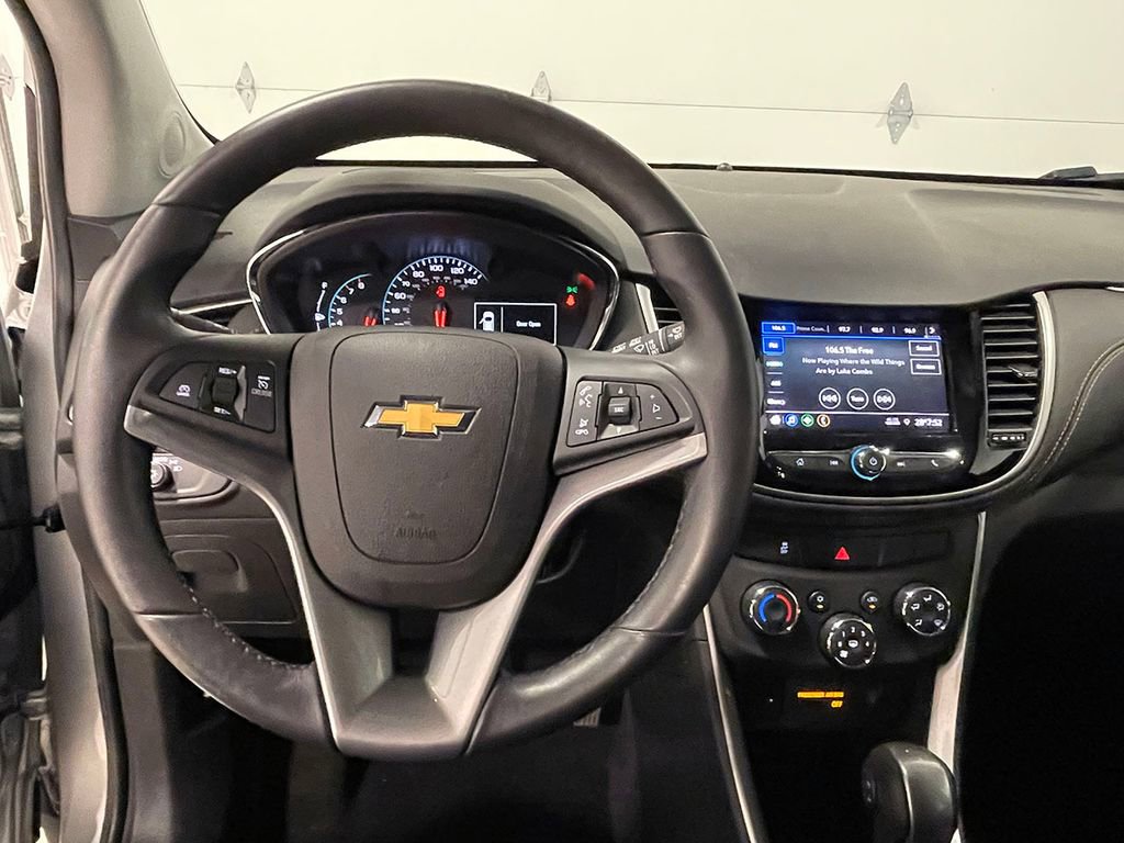 Used 2022 Chevrolet Trax LT w/ LT Convenience Package image 36
