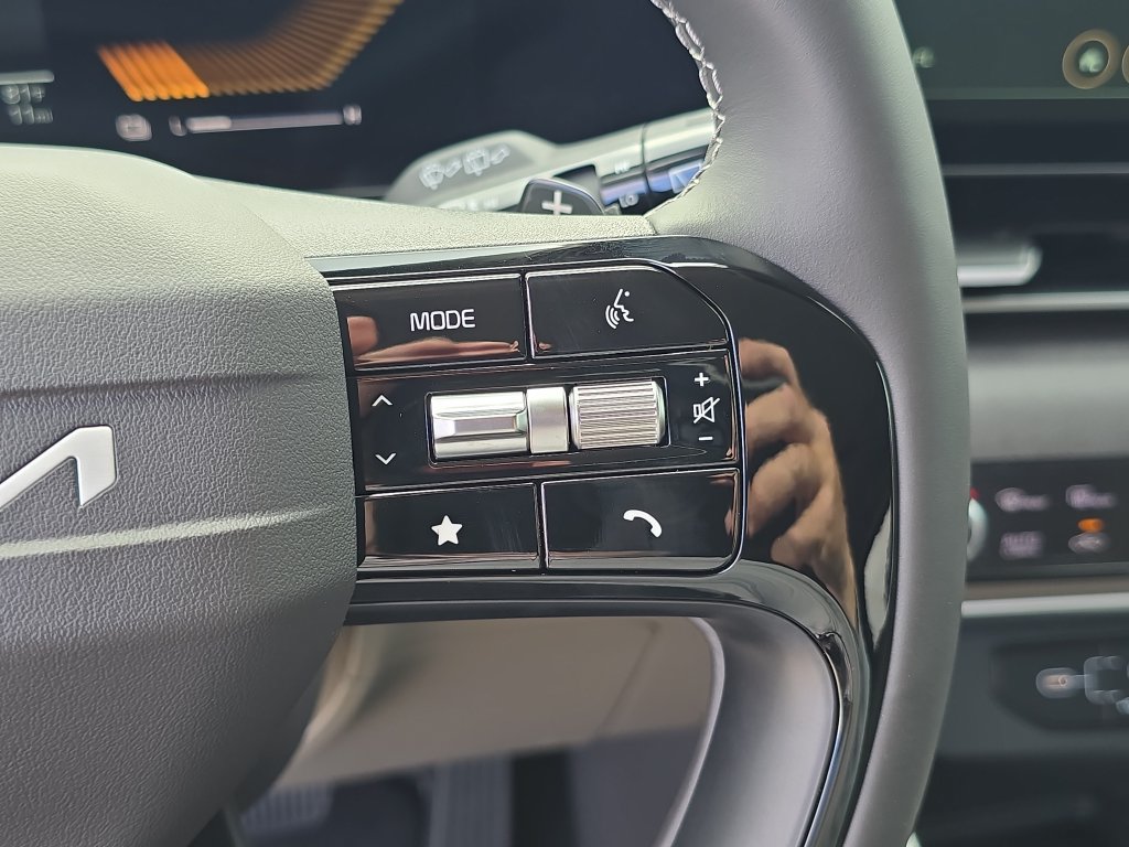 New 2027 Kia Carnival EX FWD image 32