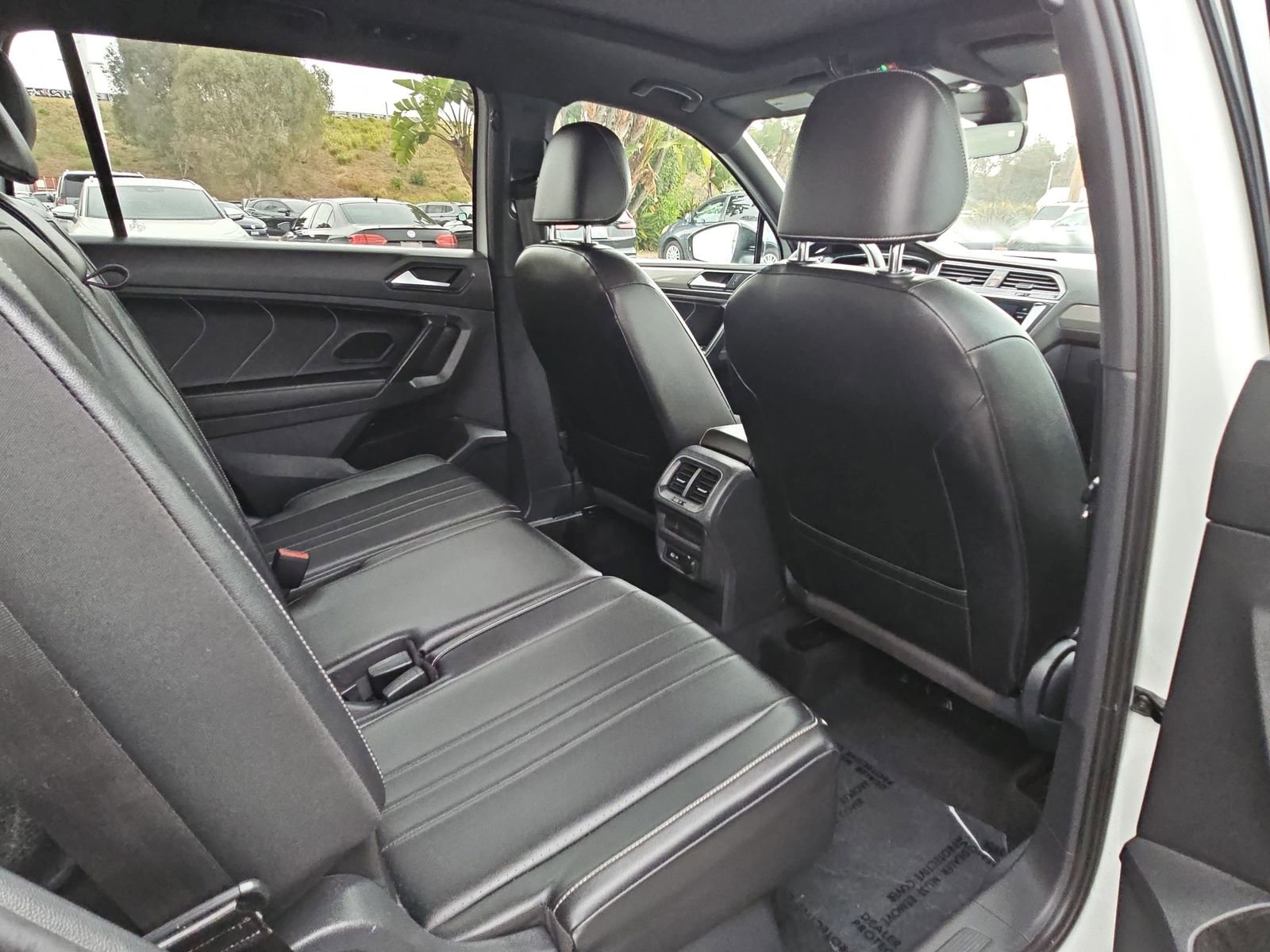 Used 2022 Volkswagen Tiguan SE R-Line image 11