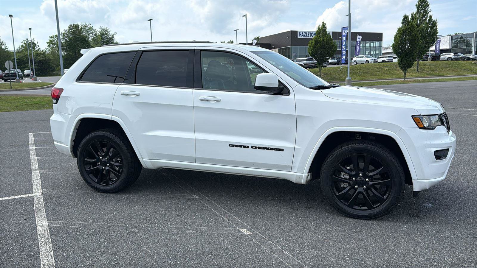 Used 2021 Jeep Grand Cherokee Laredo X AWD/4WD image 3
