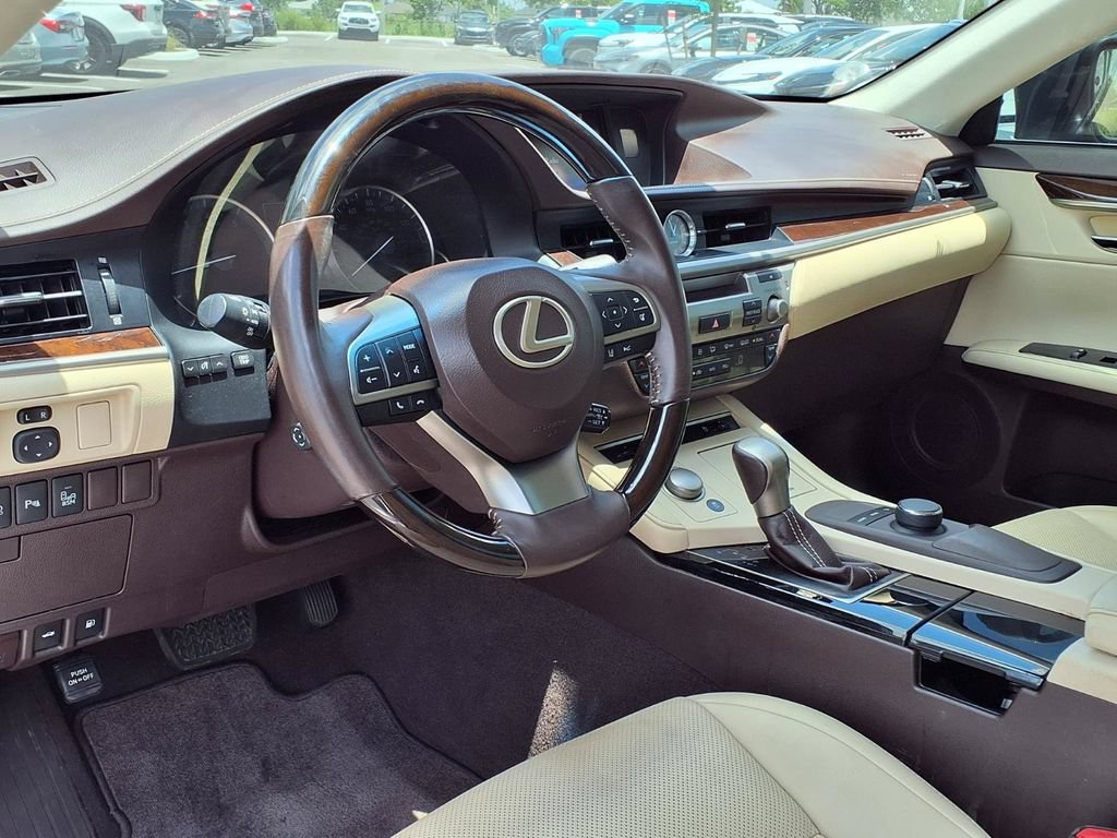 Used 2017 Lexus ES 350 w/ Premium Package FWD image 22