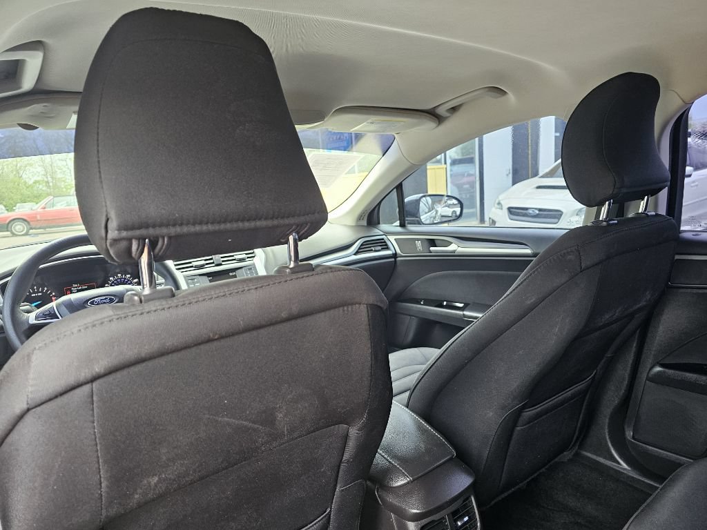 Used 2015 Ford Fusion SE FWD image 30