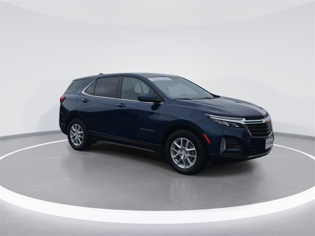 Used 2023 Chevrolet Equinox LT image 2