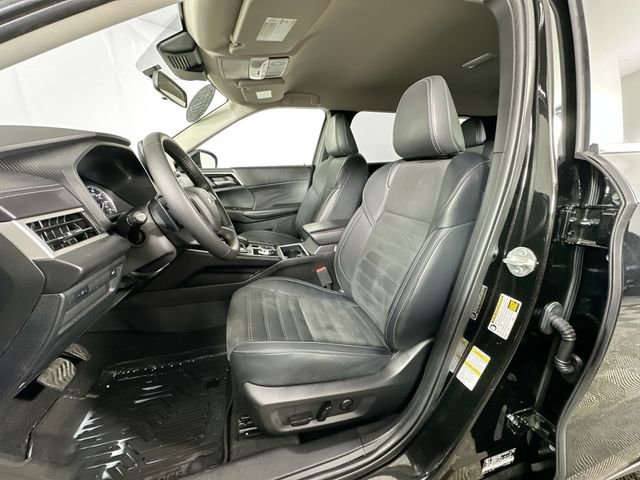 Used 2023 Mitsubishi Outlander SE image 18