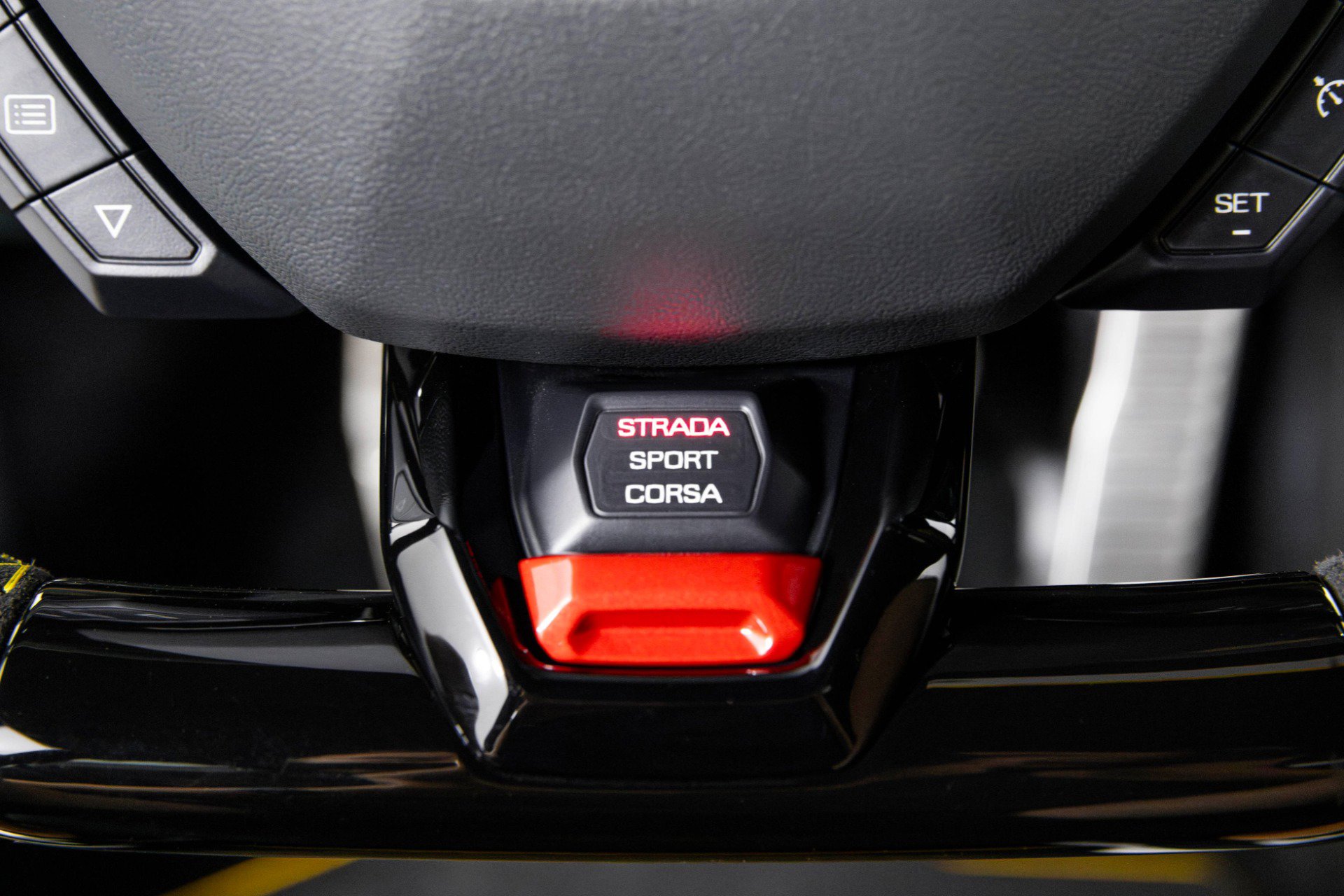 Used 2018 Lamborghini Huracan Performante image 23