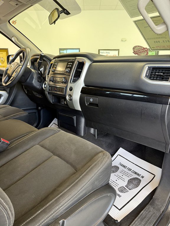 Used 2017 Nissan Titan SV RWD image 11