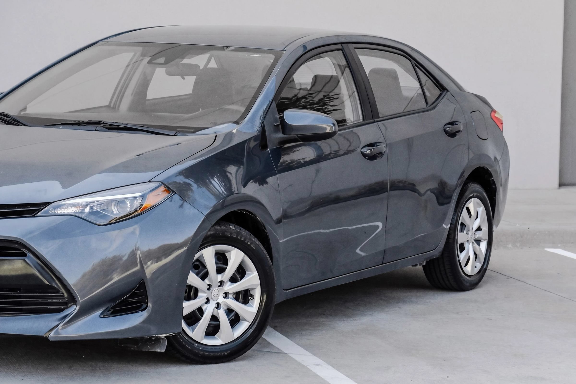 Used 2018 Toyota Corolla LE FWD image 8